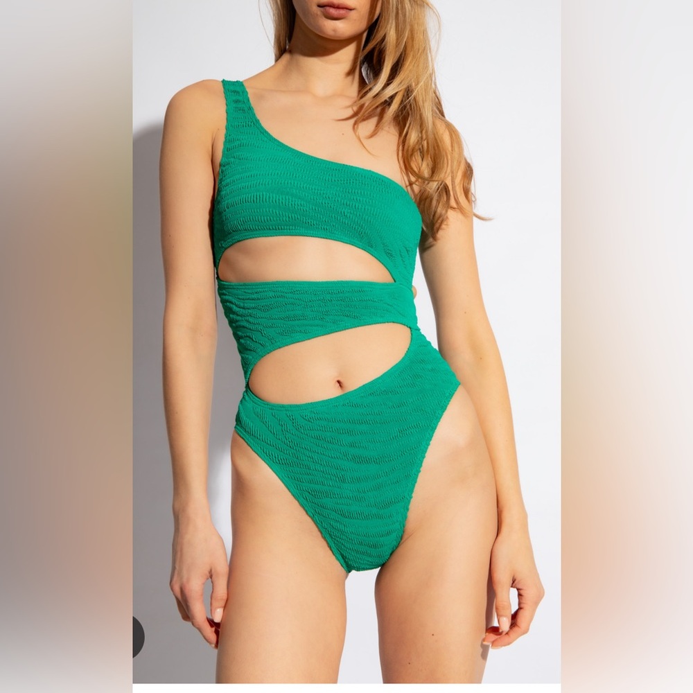 Brand new one piece